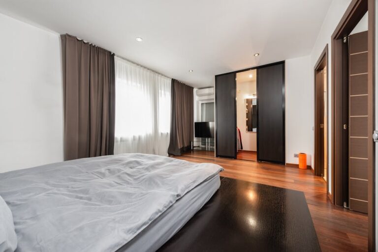 modern closet doors for bedrooms